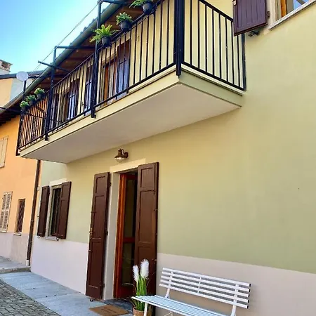 La Casa Della Rocca - Monferratohome Lägenhet